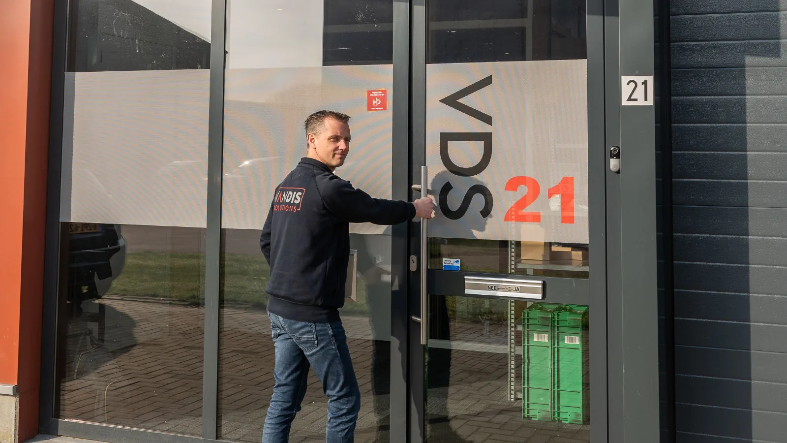 Software engineer René bij Van Dis Solutions